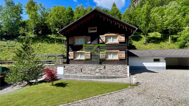 Caratteristica casa unifamiliare con terreno