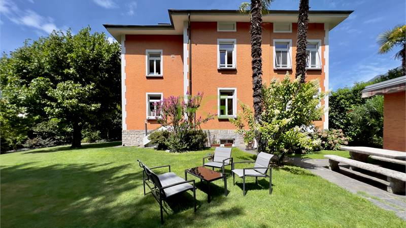 Splendida villa d'epoca con ampio giardino