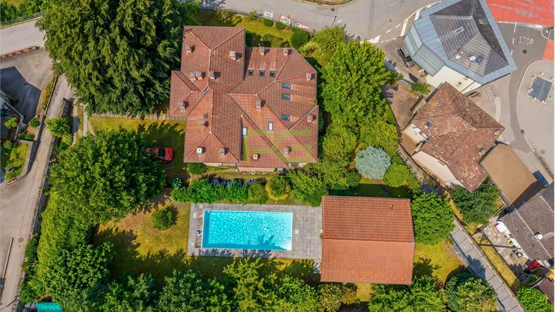 Villa di 2 appartamenti con piscina